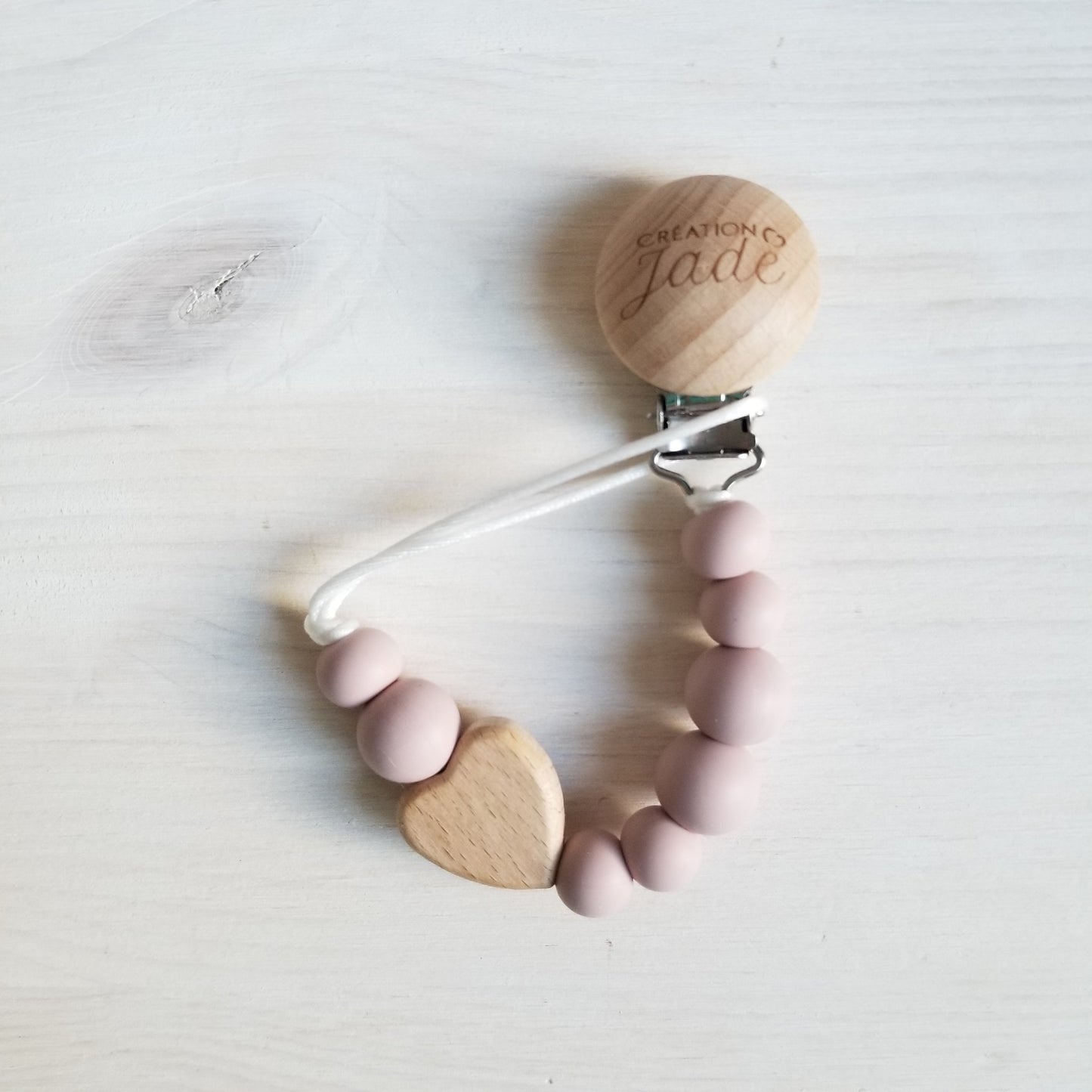Attache-tétine en bois - Amour maternel - Lilas