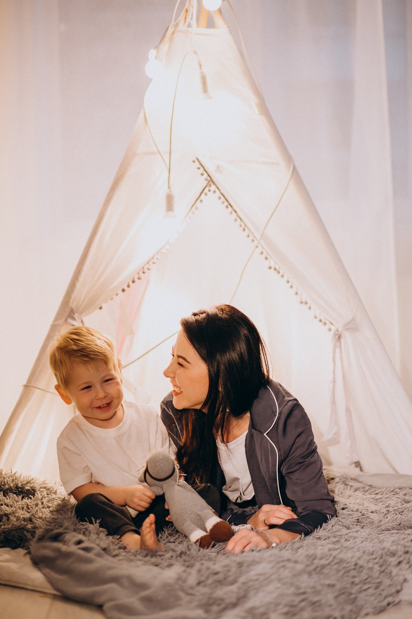 Large Foldable Kids Canvas Teepee Play Tent With Lights ( White )