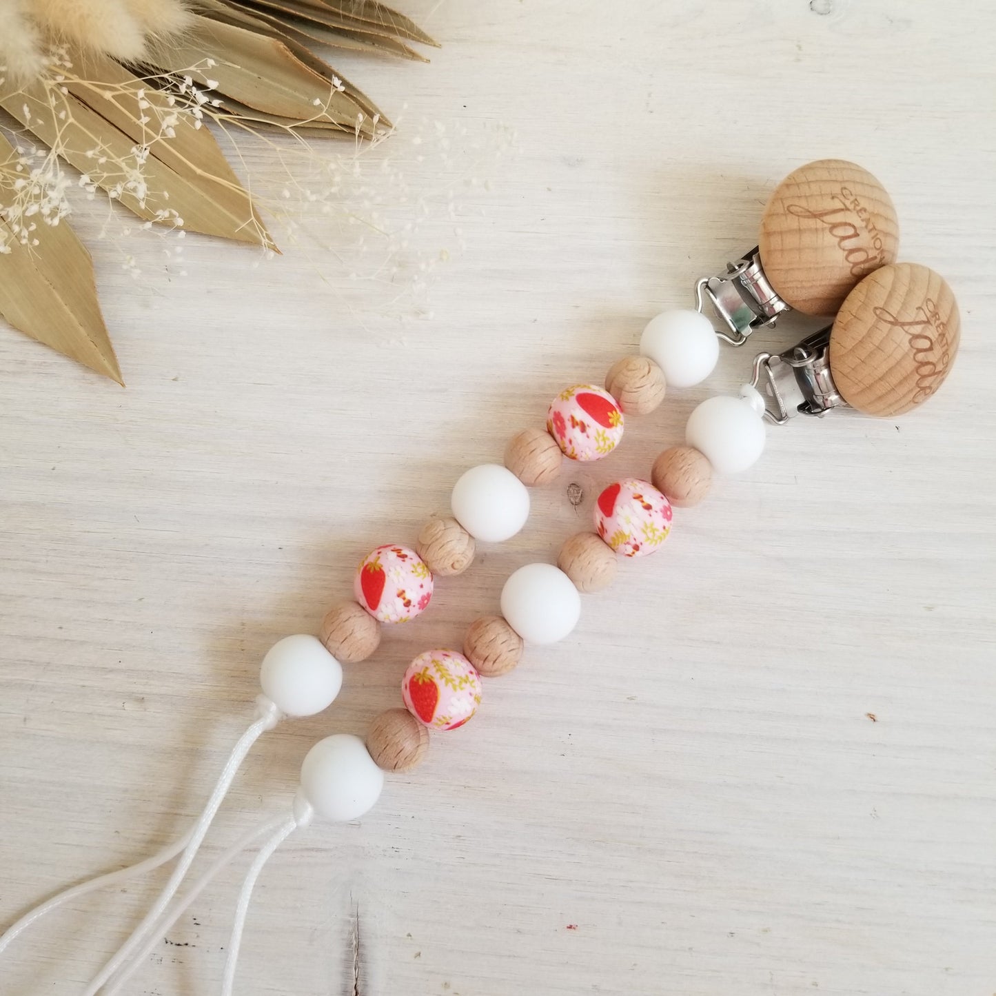 Attache-suce Bois - Motif - Fraise et abeille