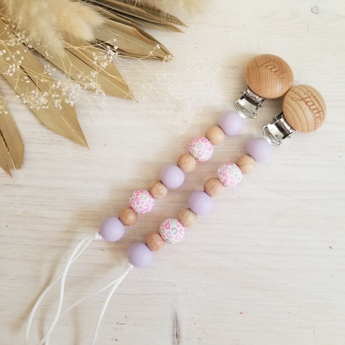 Attache-suce Bois - Motif - Léopard pastel