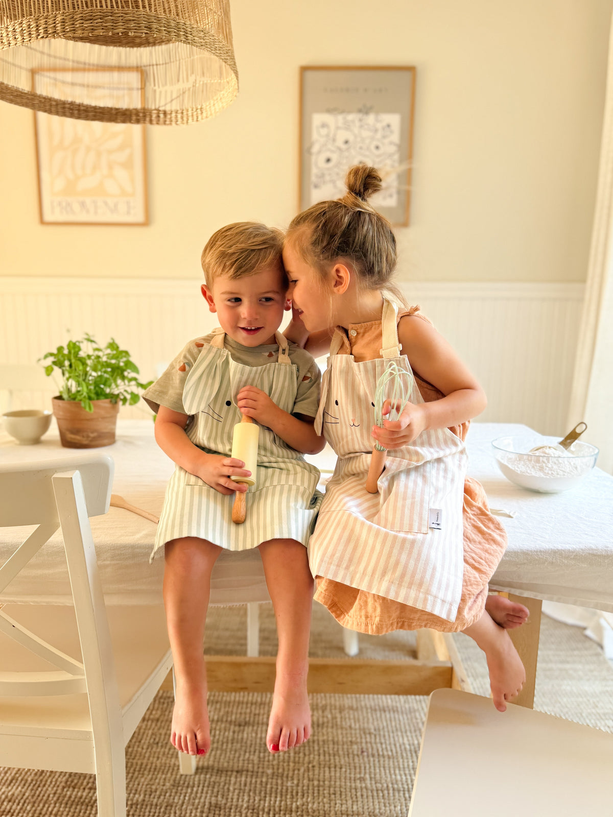 Mini chef apron: adjustable children's apron for ages 2 to 8