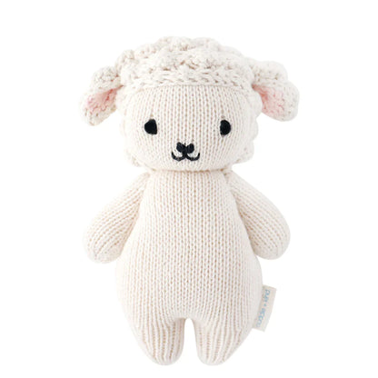Bébé agneau | Cuddle + Kind