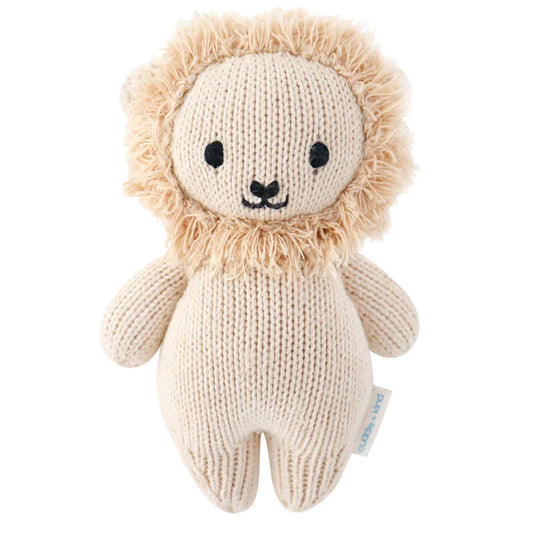 Baby lion | Cuddle + Kind