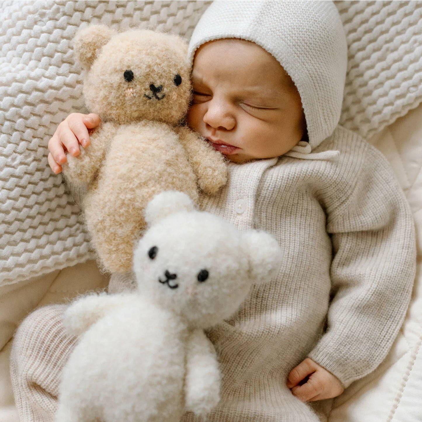 Ours en bouclettes pour bébé (Ivoire) | Cuddle + Kind
