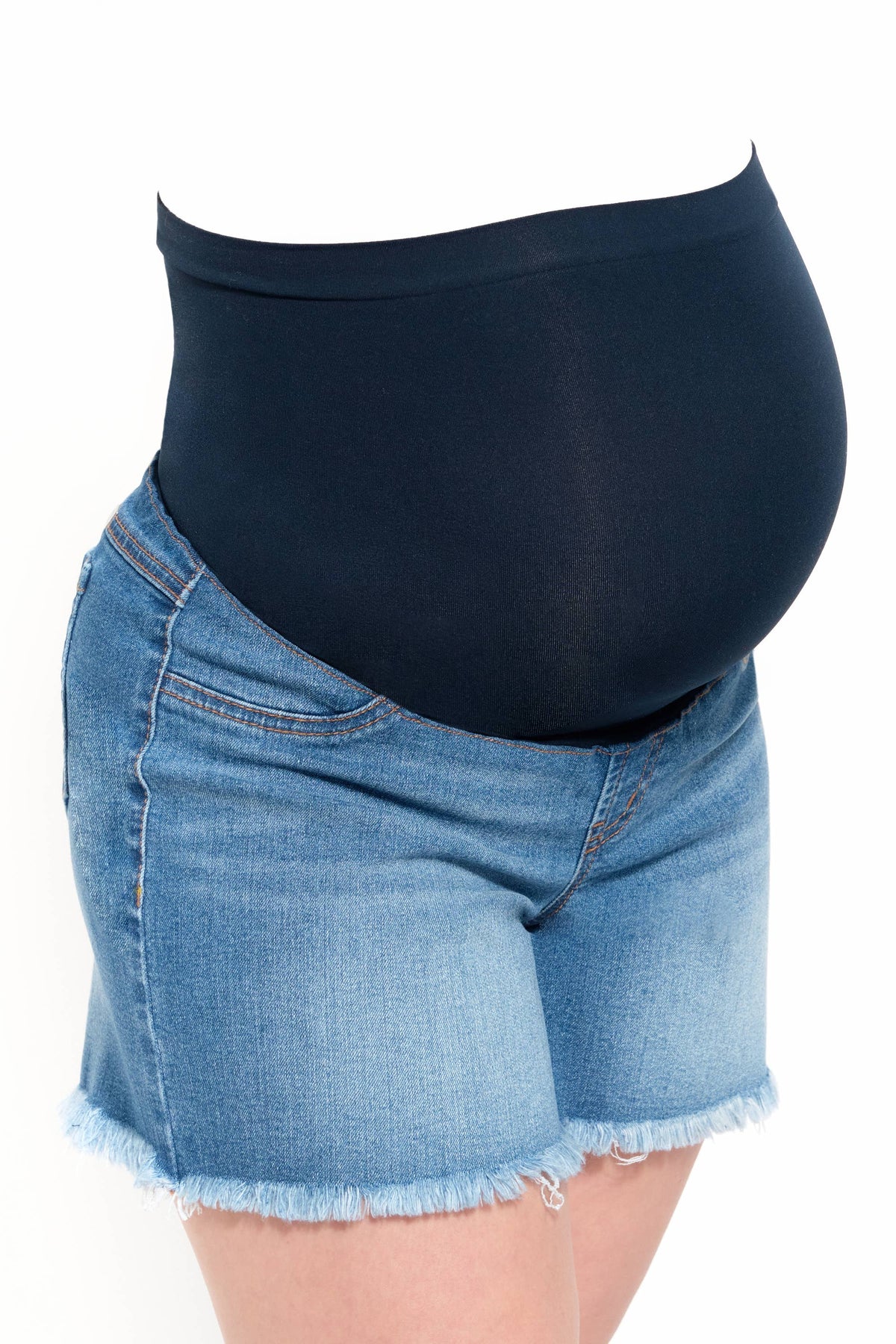 Short de maternité ample en denim durable 5 po