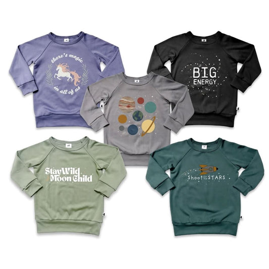 Pull à manches raglan en bambou graphique pour bébé/enfant | Il y a de la magie en chacun de nous en lilas poussiéreux