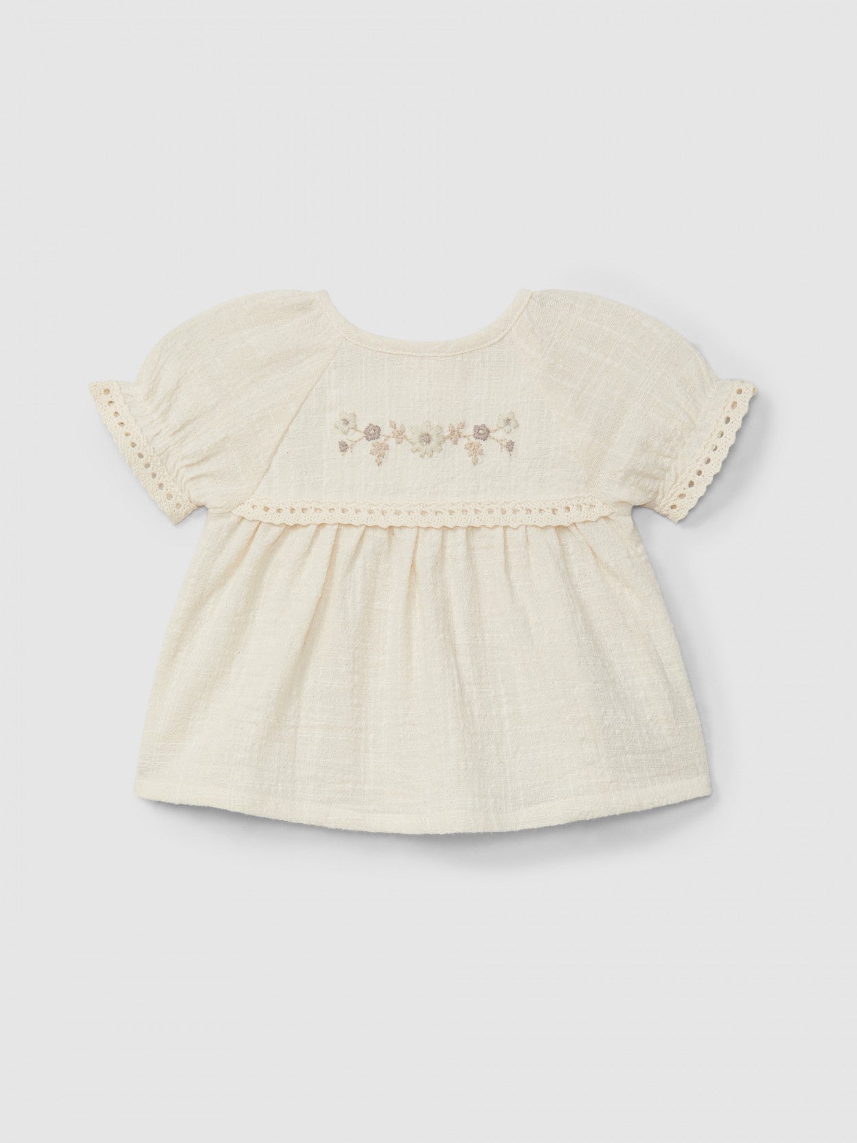 Blouse and shorts set with embroidery and lace details | Natural | Snug