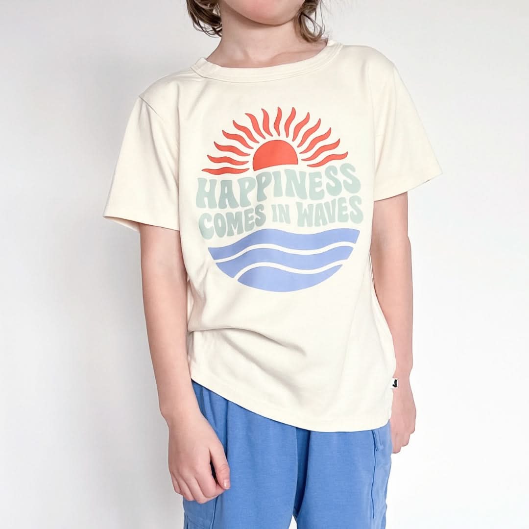 T-shirt graphique en bambou pour enfant | "Le bonheur arrive par vagues" | Crème