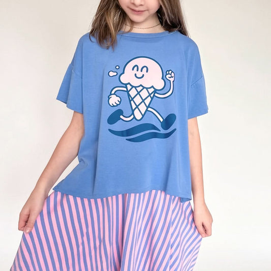 T-shirt ample graphique en bambou pour enfant | Flower Child sur rose bonbon