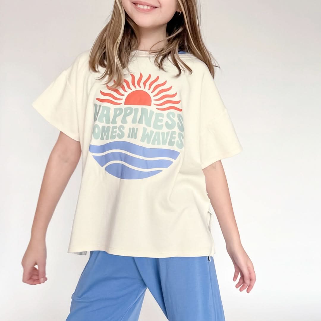 T-shirt oversize graphique en bambou pour enfant | Course de glaces sur bleu lagon