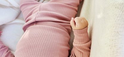 Ensemble deux pièces en coton biologique pour bébé, Rose | ba.be.O Canada
