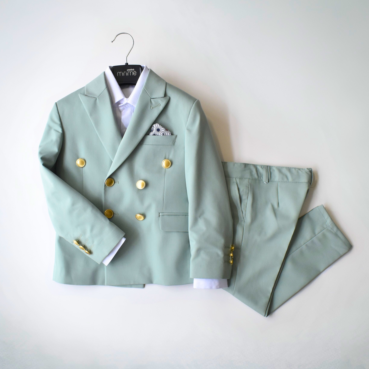 Costume garçon à boutons dorés