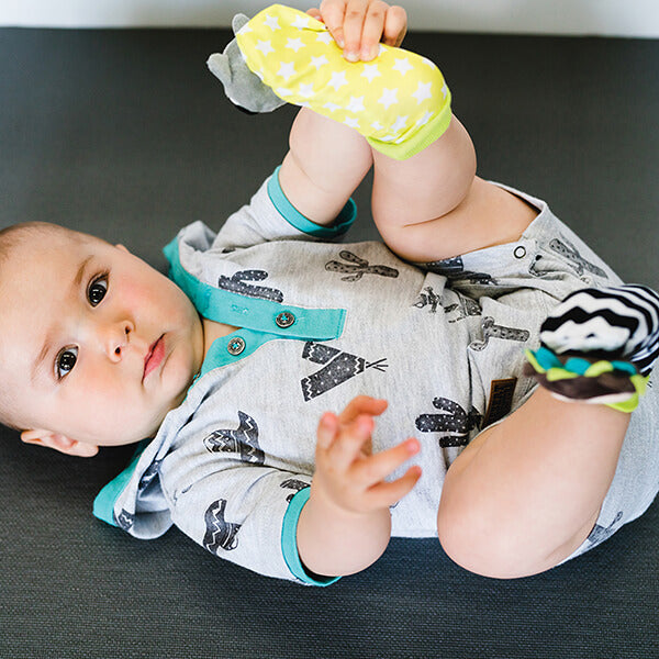 Düo: Foot Finders Baby Socks || Düo: Attrapes-pieds pour jouer