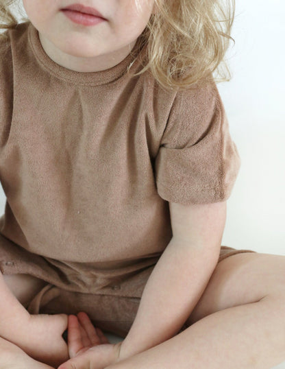 Combinaison-short en tissu éponge caramel