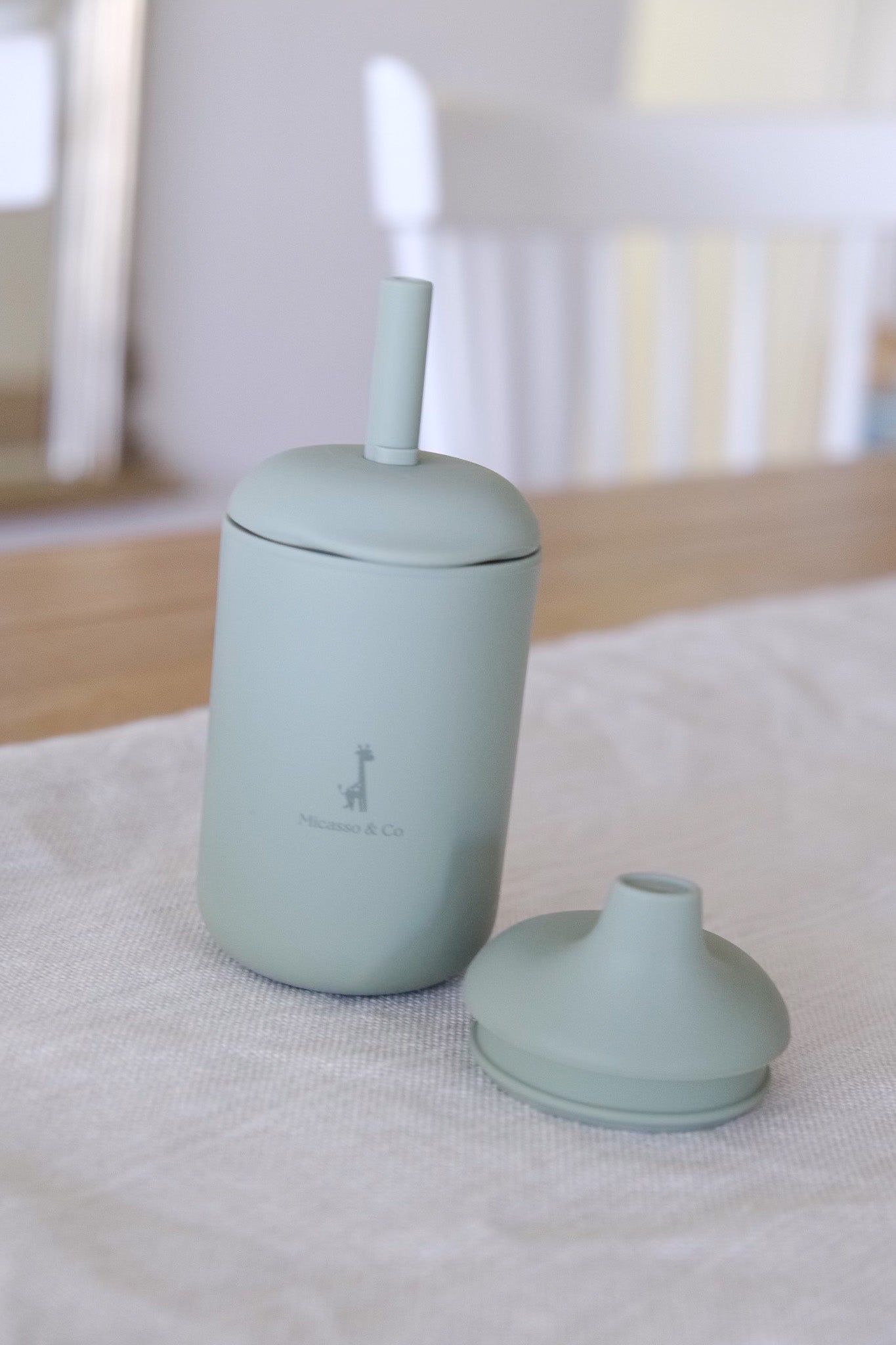 Gobelet en silicone à paille et à bec