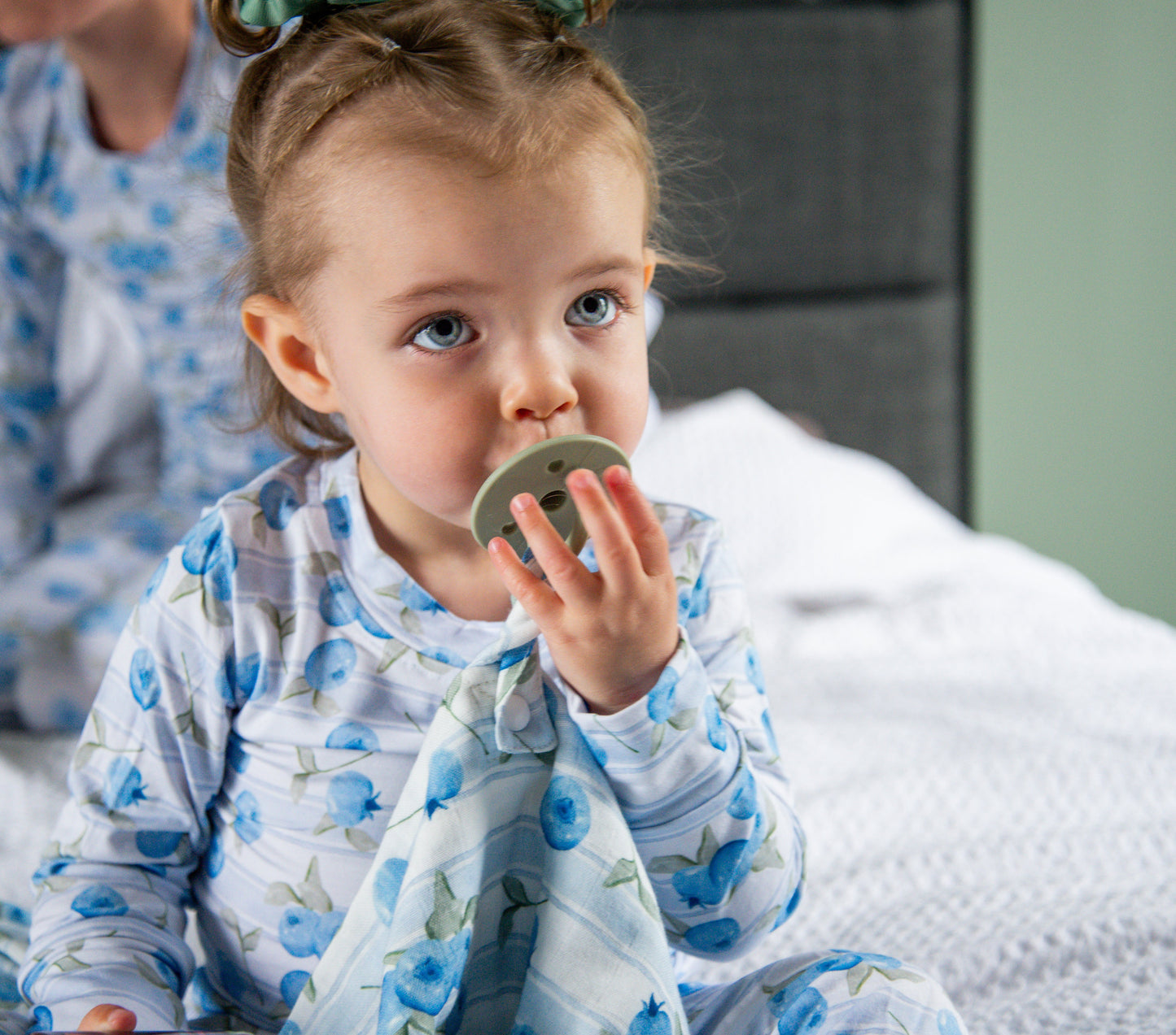 Bamboo Muslin Pacifier Clip - Blueberries