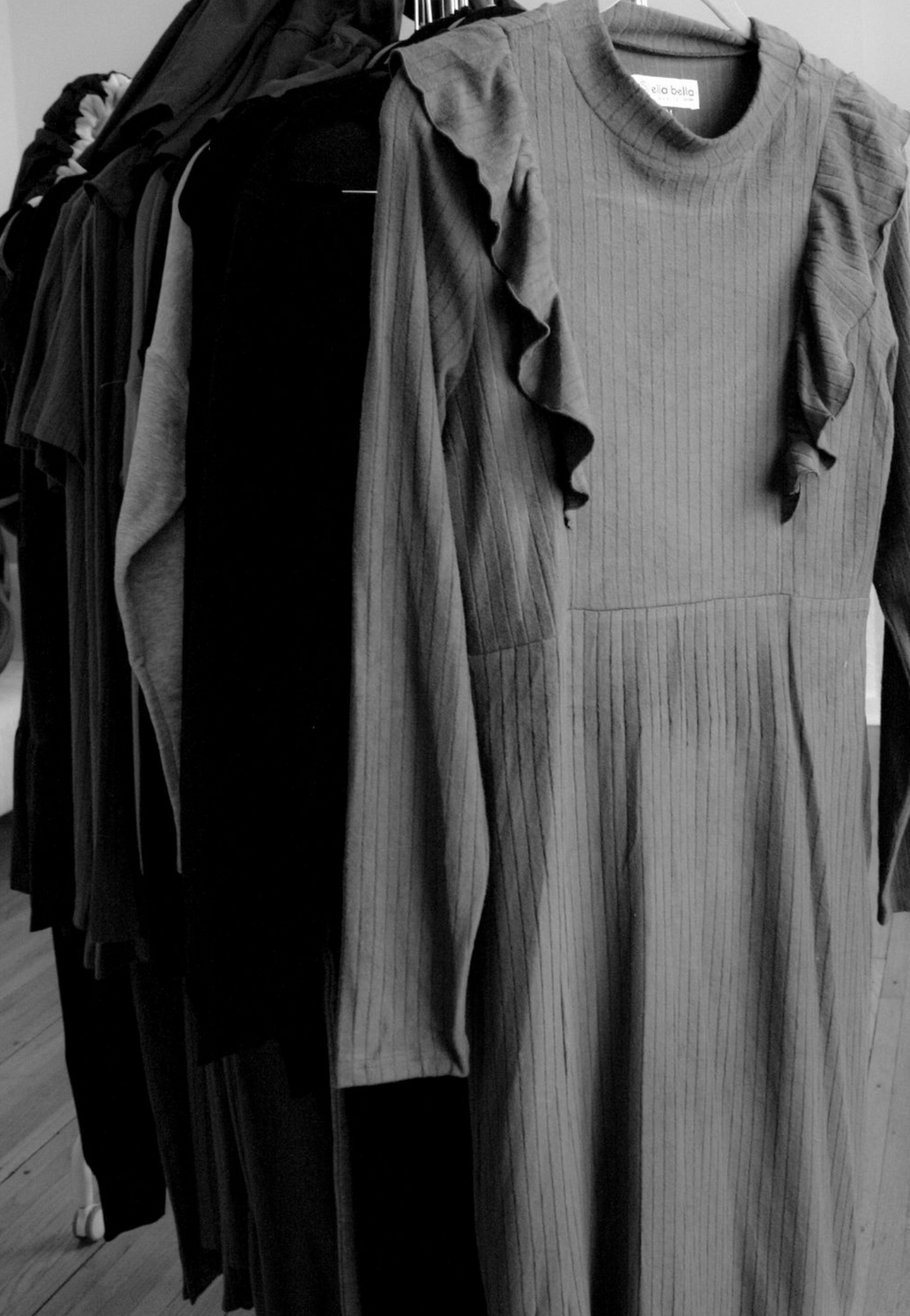 Robe de maternité chocolat à volants