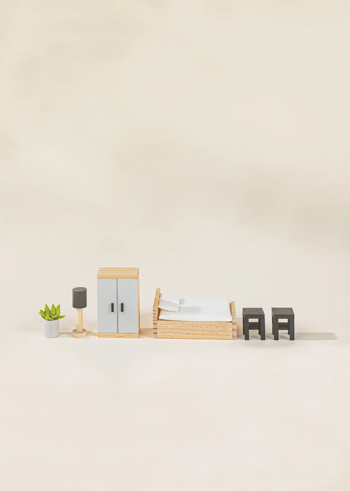 Mobilier et accessoires de chambre à coucher de maître de maison de poupée en bois (9) | Coco Village