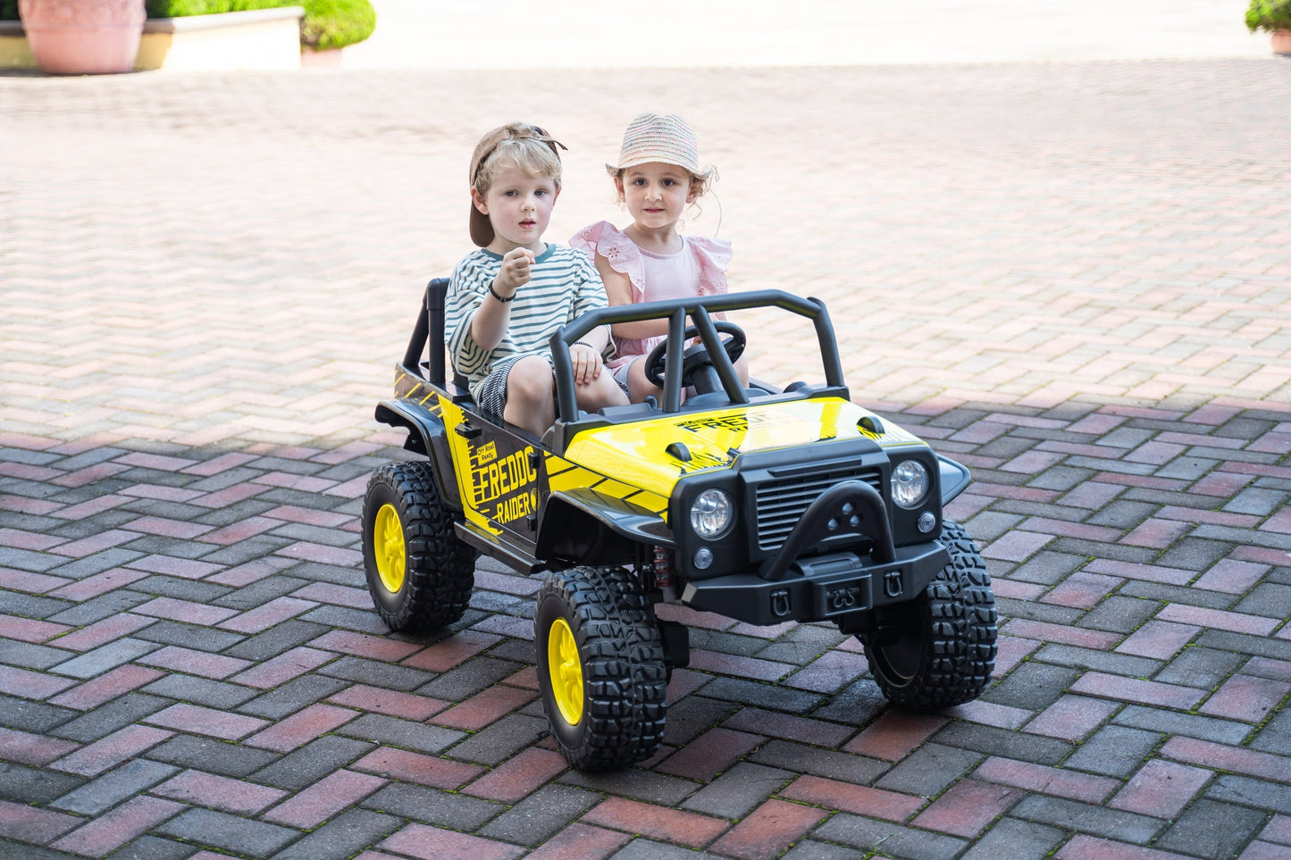 Voiture électrique pour enfants 2 places style Jeep RAIDER 24V avec télécommande et roues arrière motrices 2026