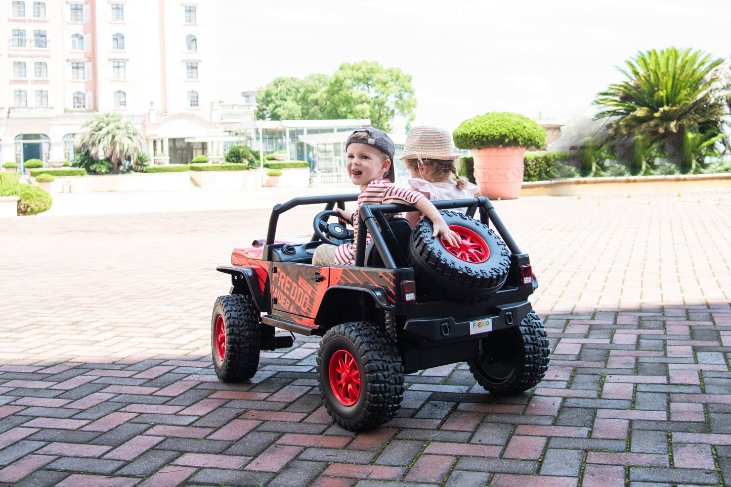 Voiture électrique pour enfants 2 places style Jeep RAIDER 24V avec télécommande et roues arrière motrices 2026