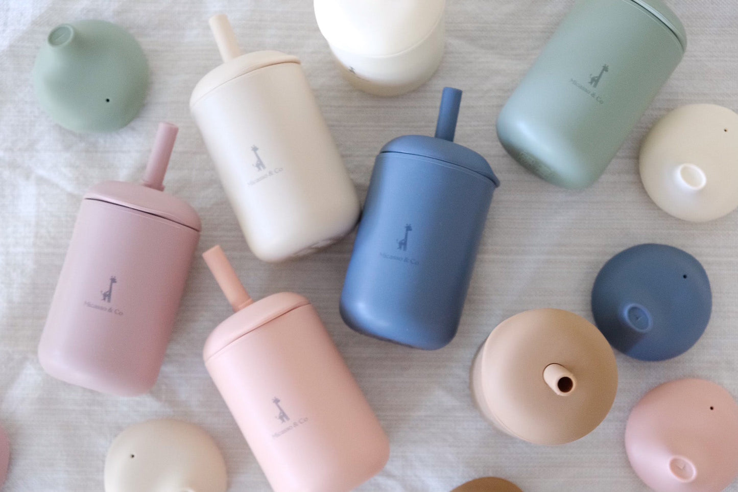 Gobelet en silicone à paille et à bec