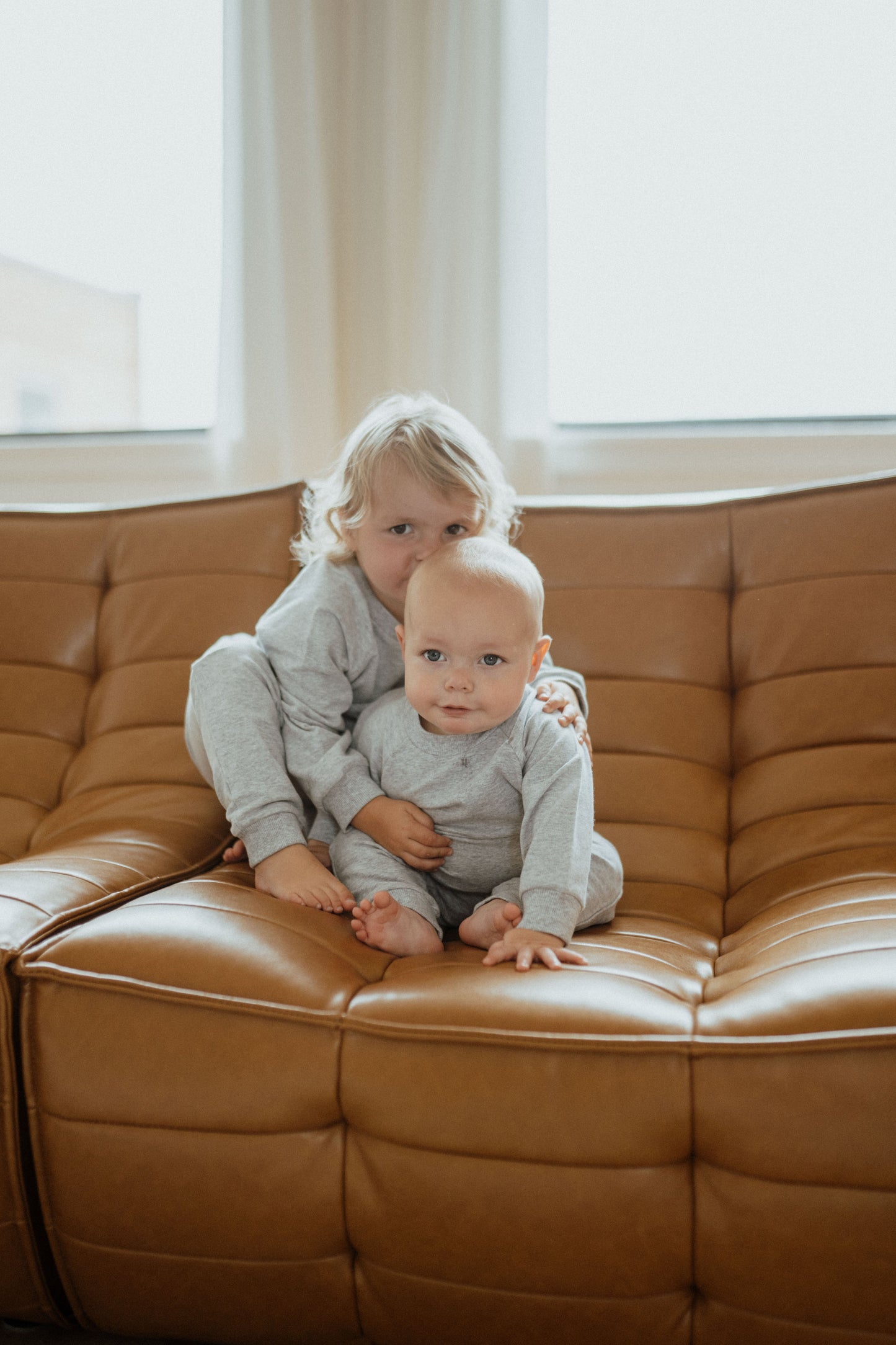 Ensemble de survêtement en coton biologique pour bébés et tout-petits, gris chiné | ba.be.O Canada