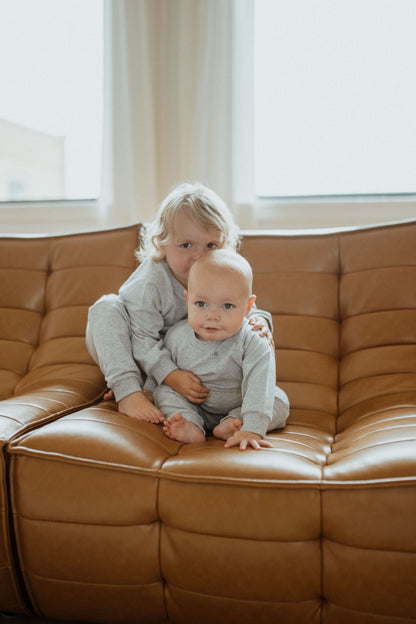 Ensemble de survêtement en coton biologique pour bébés et tout-petits, gris chiné | ba.be.O Canada