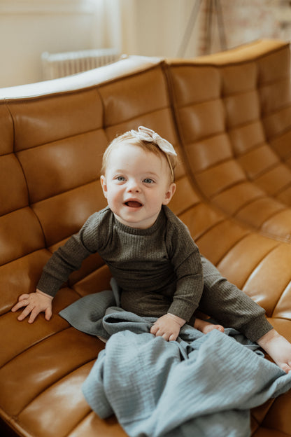 Organic Cotton Two-Piece Baby Outfit, Charcoal | ba.be.O Canada