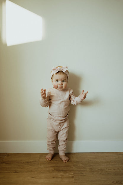 Ensemble deux pièces en coton biologique pour bébé, Rose Pâle | ba.be.O Canada