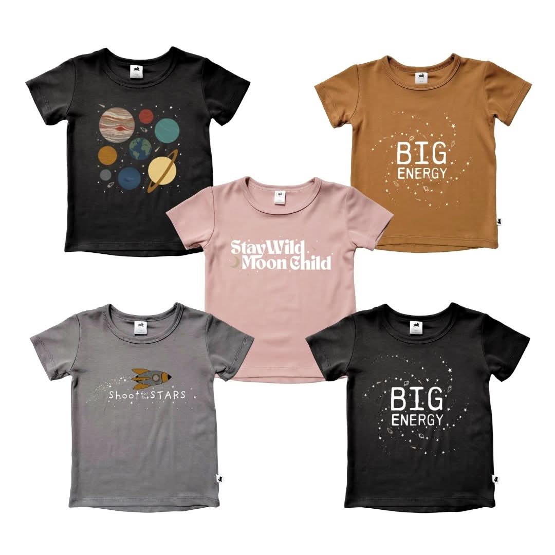 T-shirt graphique en bambou pour bébé/enfant | Énergie débordante en couleur Terre d'ombre