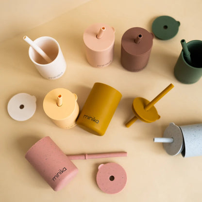 Gobelet en silicone avec paille et couvercle