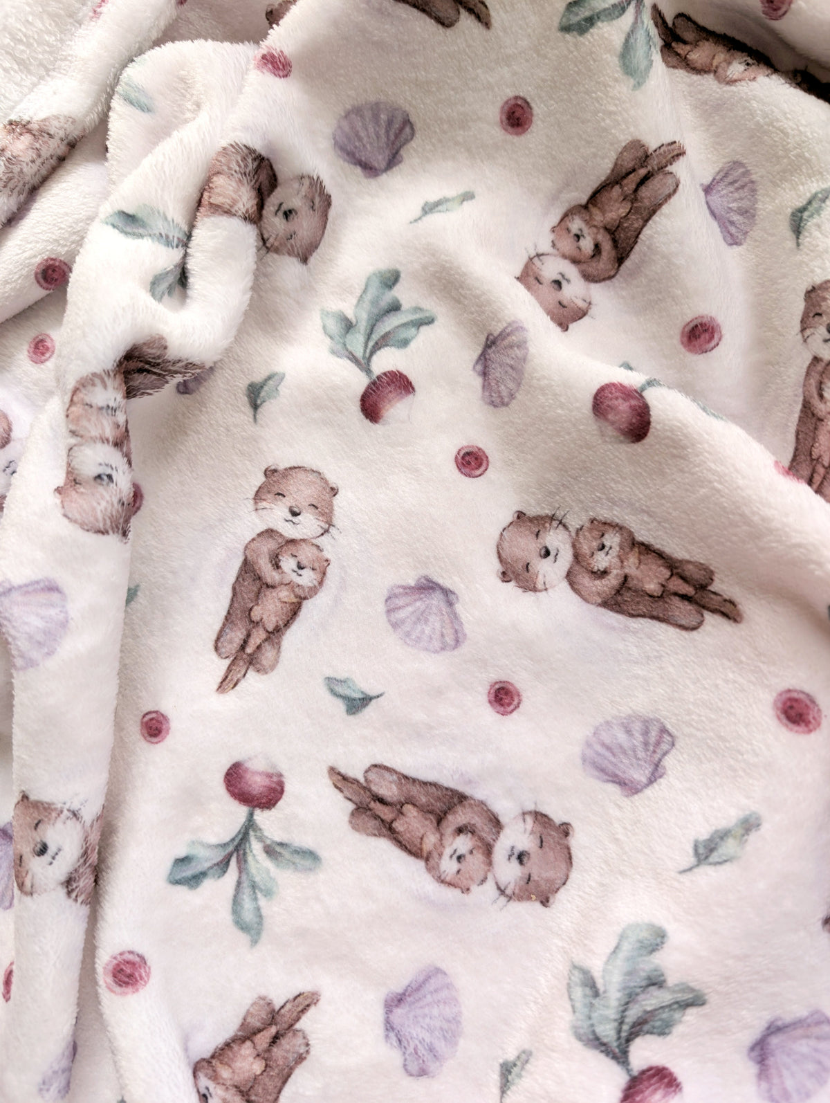 Doudou  polar ultra douce motifs loutres