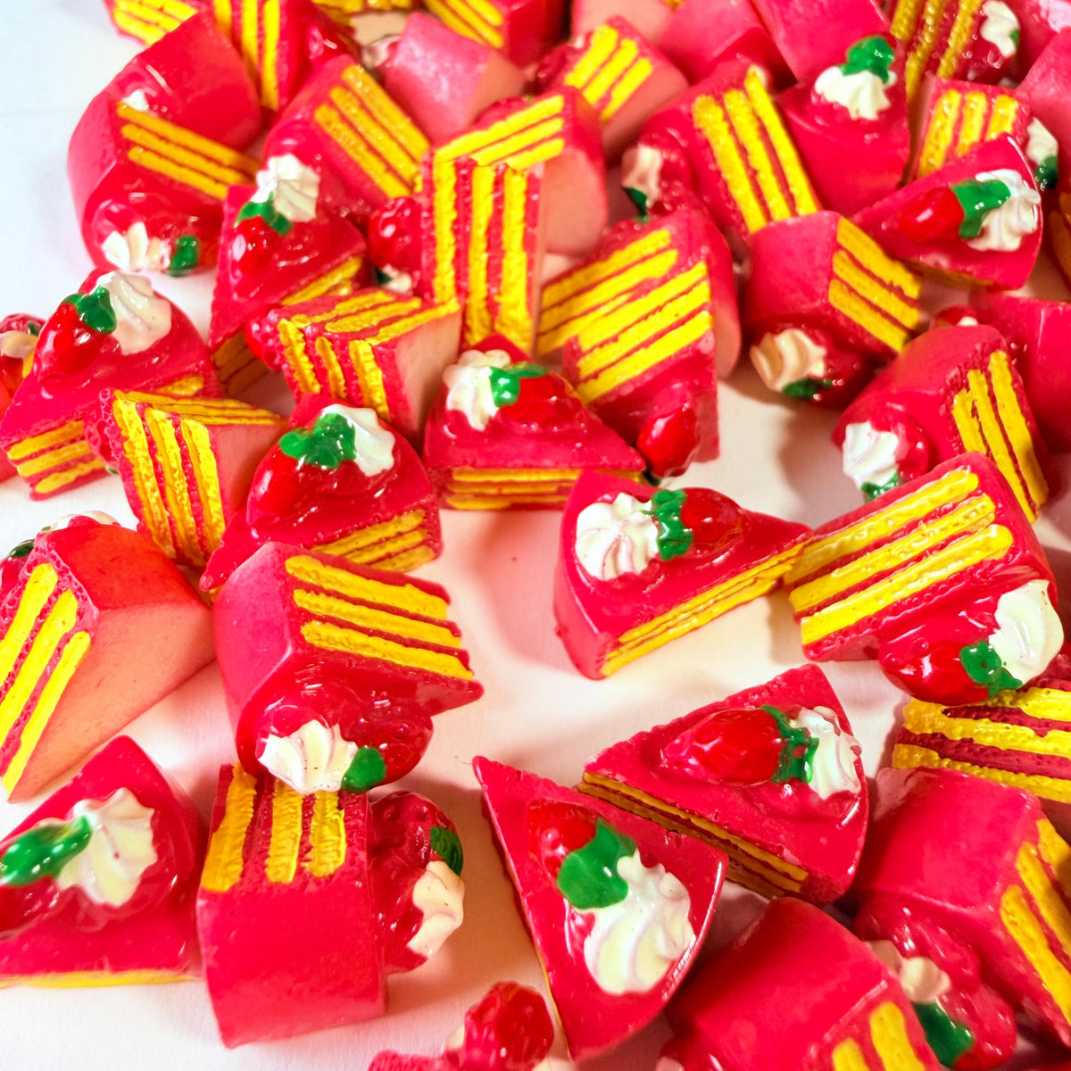Breloques gâteaux aux fraises pour bricolage
