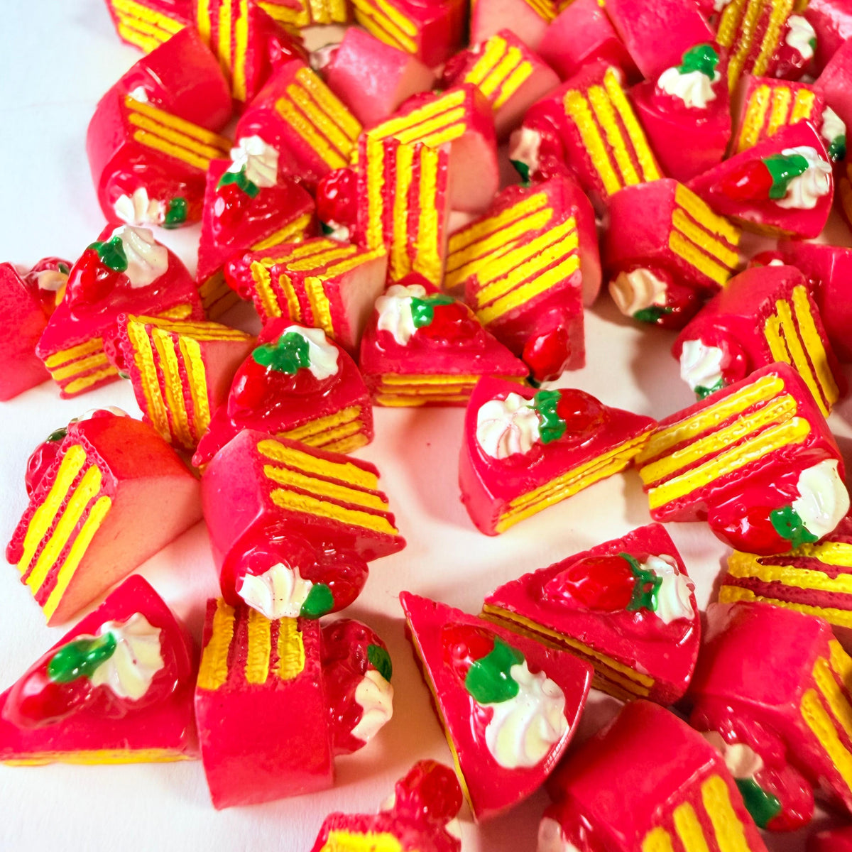 Breloques gâteaux aux fraises pour bricolage