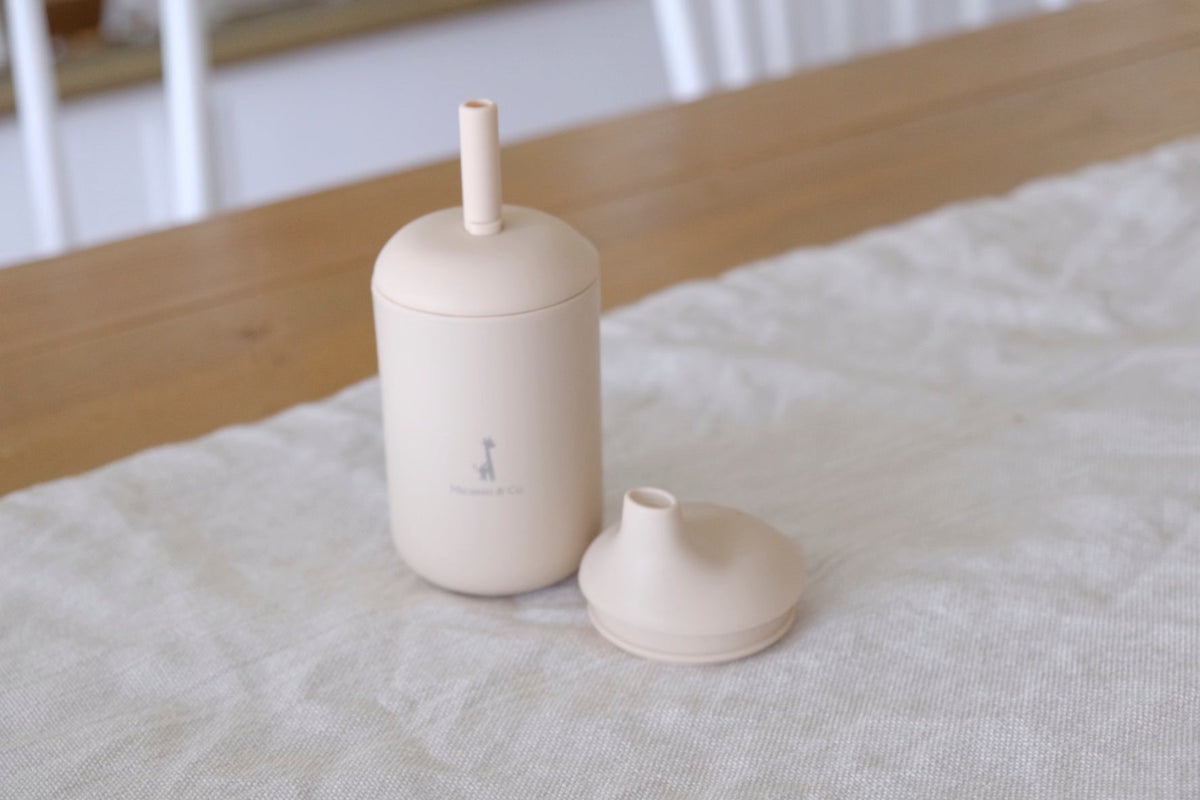 Gobelet en silicone à paille et à bec