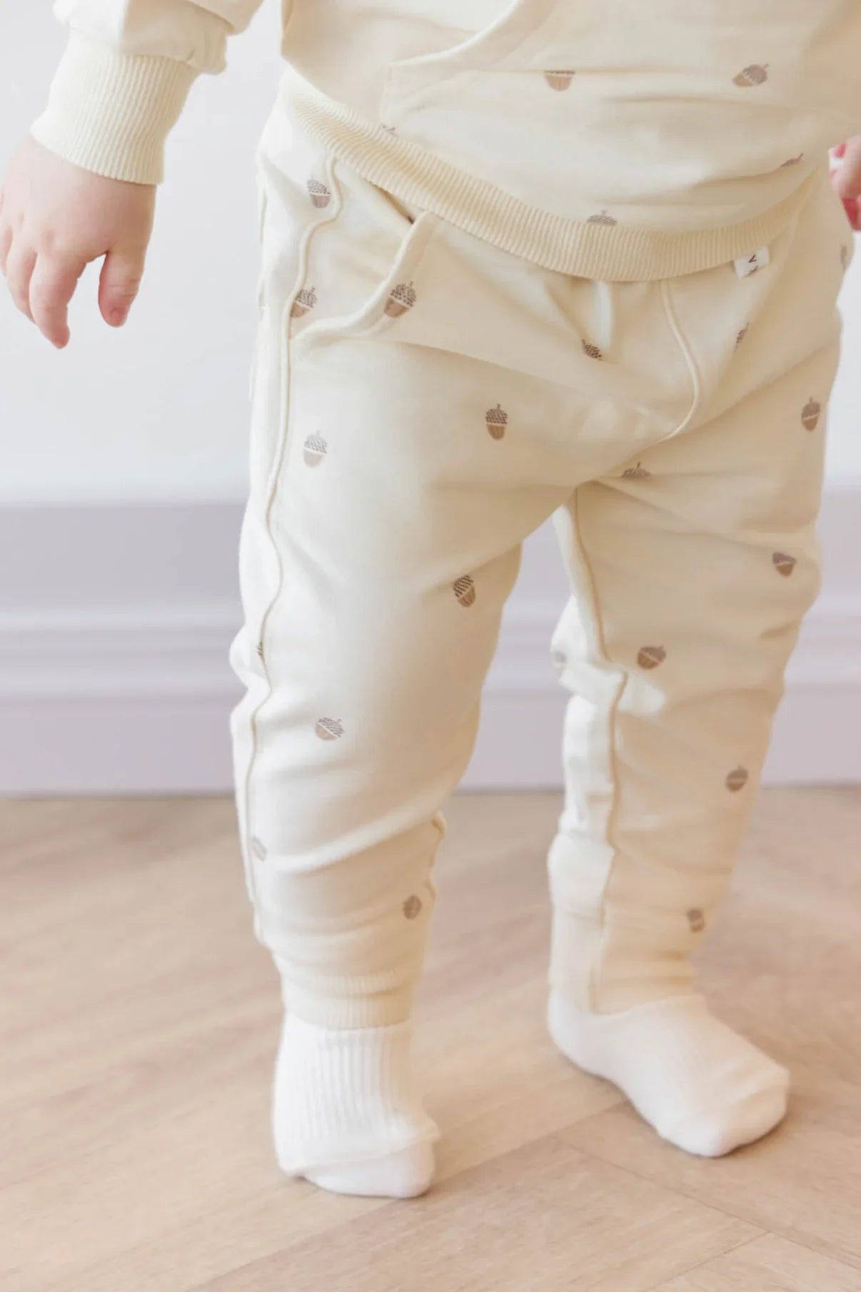 Pantalon de survêtement Jalen en coton biologique - Acorns Whitecap Gray | Jamie Kay