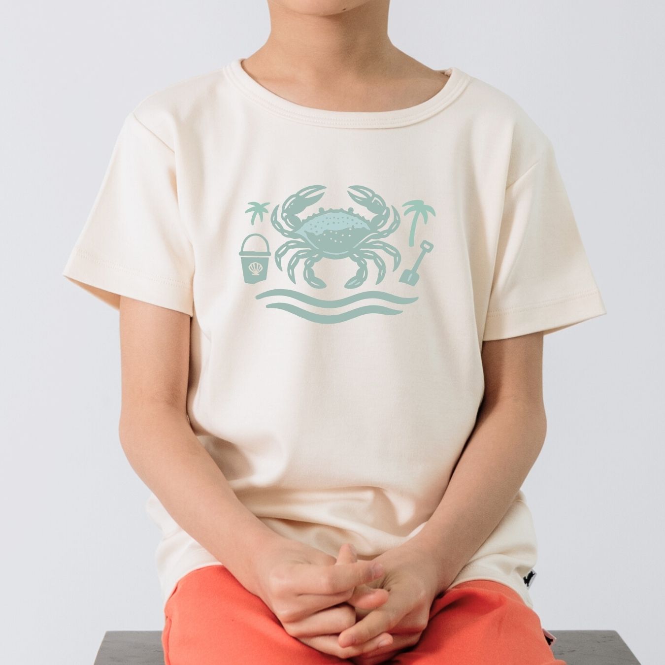T-shirt graphique en bambou pour bébé/enfant | « Happy Crab » sur crème