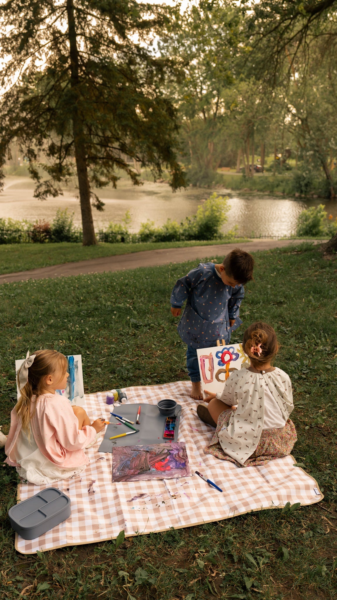 Waterproof artist apron for children
