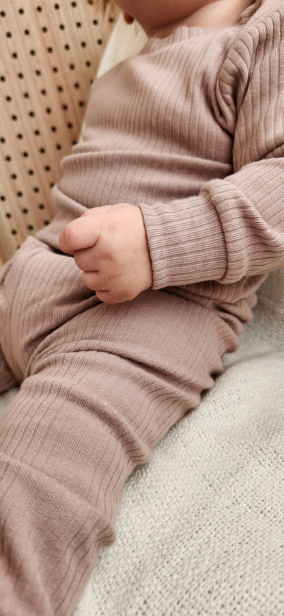 Organic Cotton Two-Piece Baby Outfit, Vintage Mauve | ba.be.O Canada
