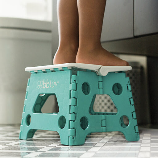 Stëp: Folding Step Stool || Stëp: Tabouret marchepied pliable pour bébé