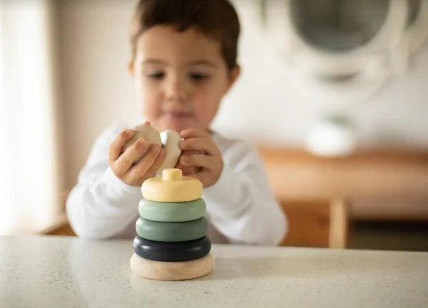 Tour empilable Noüka en bois et silicone – Orage
