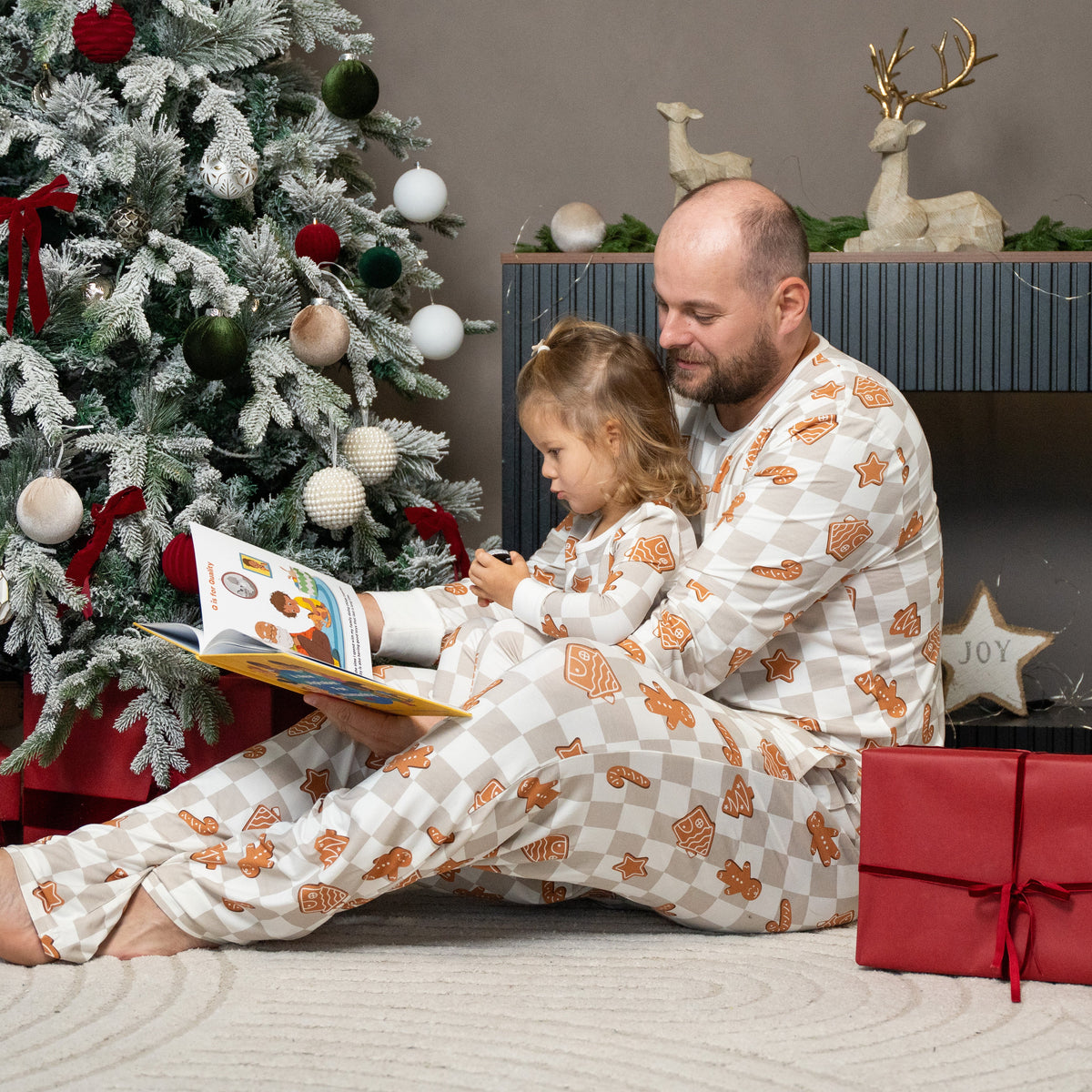 Men's Bamboo Long Sleeve Pajama Set (Gingerbread Party Print)
