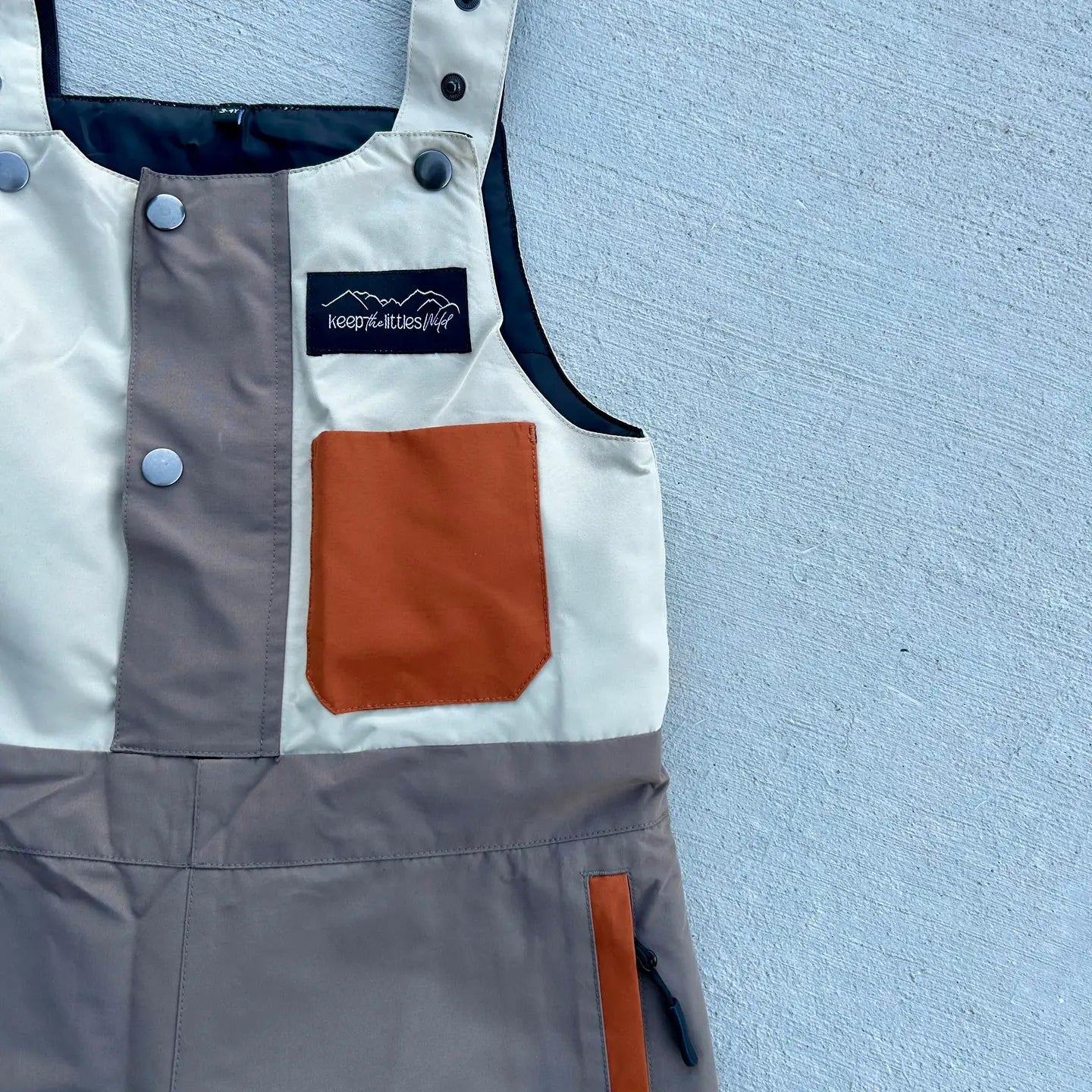 Salopette de ski imperméable et isolée | Pour que les petits puissent jouer dehors