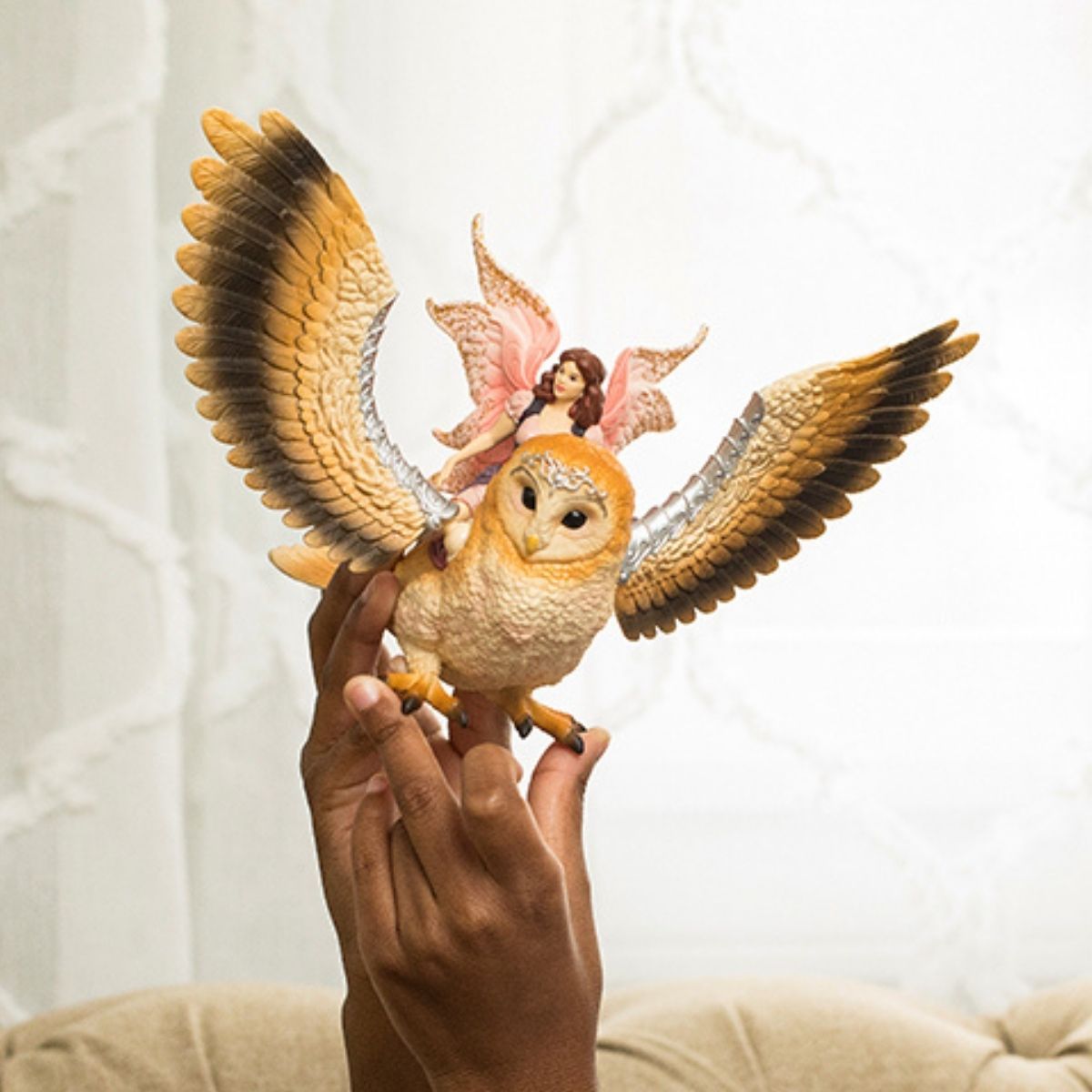 schleich® Fairy in Flight on Glam-Owl | BAYALA®