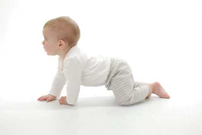 Pantalon à enfiler en coton biologique — Silver cloud stripe
